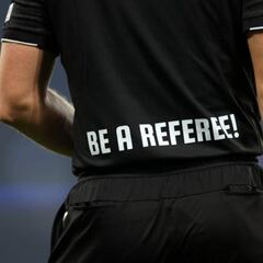 ¿Cuánto cobra un árbitro por pitar un partido de Champions?