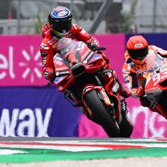 Pole de Bagnaia con los dos Márquez en primera fila