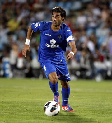 Fichó por el Getafe en 2009 donde estuvo hasta el 2013.