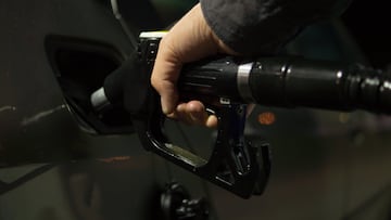 ¿Qué pasa si le echo gasolina a un coche diésel y viceversa? Estas serían las consecuencias para tu coche
