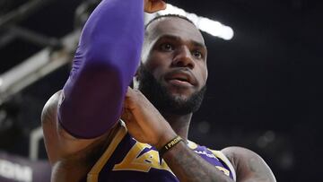 Este miércoles el alero de los Lakers rebasó a Michael Jordan como el cuarto mejor anotador en la historia de la NBA en la derrota ante los Nuggets.