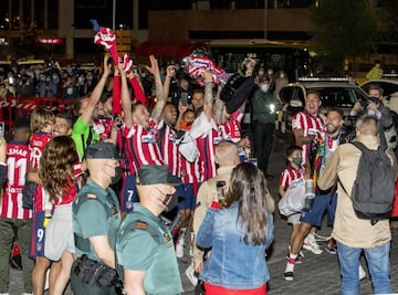 22/05/21  ATLETICO DE MADRID CAMPEON DE LA LIGA 2020 2021 LLEGADA A MAJADAHONDA  GRUPO