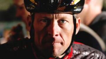 Armstrong tira la toalla en su causa sobre el dopaje.