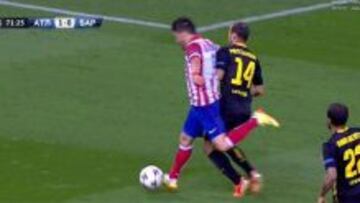 Villa, empujado por Mascherano.