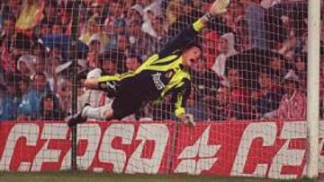 <b>HISTORIA. </b>Casillas se estrenó en Primera hace 13 años.