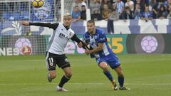 Alfonso Pedraza, jugador del Alav&eacute;s, y Andreas Pereira, del Valencia.