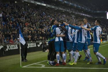 Duarte y Reyes sostienen el salto de David L¨®pez al mediocampo