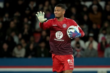 El guardameta francés, de orígenes costamarfileños, ha jugado 18 partidos de 19 posibles esta temporada con la entidad francesa. Según el estudio, posee un 77,6% de experiencia sobre el 100%. Es el porcentaje más alto de la lista de porteros, y también es el que juega en el club de mayor nivel dentro del top-10 de dicha lista. Portero muy destacado en Francia, quizá tapado por la cantidad de goles que ha encajado el Toulouse esta temporada (25). 