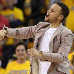 Curry pasa casi cinco horas diarias rehabilitando la rodilla