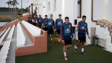 Manu Vallejo, con Pedro Porro, en la Selecci&oacute;n. 