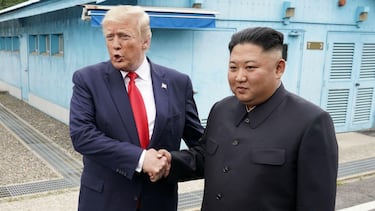 Who has more nuclear weapons, the US or Russia?