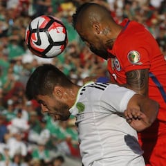 Arturo Vidal queda suspendido para las semis ante Colombia