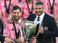 (FILES) Inter Miami's Argentine forward #10 Lionel Messi (L) poses with the trophy next to the team's owner David Beckham (R) after winning the Major League Soccer (MLS) Cup final between Inter Miami and the Vancouver Whitecaps at Chase Stadium in Fort Lauderdale, Florida, on December 6, 2025. Whether for their successes or their defeats, five Latin American athletes attracted the spotlight in 2025. (Photo by CHANDAN KHANNA / AFP)