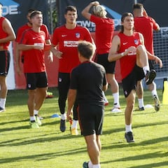 Simeone entrena con todos: Filipe Luis a gran ritmo