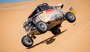 Cristina Gutiérrez con el Red Bull en el Dakar.