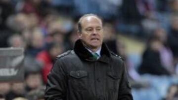 El técnico del Betis, Pepe Mel, durante el encuentro correspondiente a la ida de los cuartos de final, que disputan esta noche frente al At. de Madrid en el estadio Vicente Calderón, en Madrid.