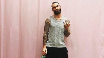 Adam Levine responde a las cr&iacute;ticas por actuar en la Super Bowl.