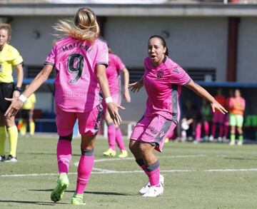 Charlyn celebra su gol con Maitane.