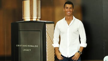 08/09/15 PRESENTACION PERFUME CRISTIANO RONALDO LEGACY JUGADOR REAL MADRID
PAISANO ENTREVISTA ACTO PUBLICITARIO