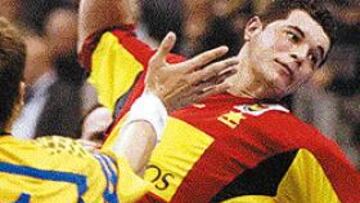 <b>TREMENDO.</b> La potencia de Alberto Entrerríos desbordó a Suecia.