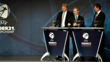 <b>FATAL HRUBESCH. </b>El ex jugador del Hamburgo sacó la bola de España y la colocó en el peor grupo.