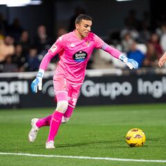 El Real Valladolid eleva sus opciones blindando su portería