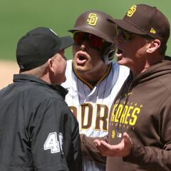 Manny Machado es el primer jugador expulsado por violar el reloj de pitcheo