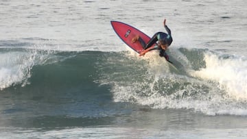 Nerea Donaire, surfista de Gij&oacute;n (Asturias).