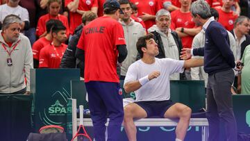 Hasselt (Belgium), 02/02/2025.- Cristian Garin of Chile loses the match as he refuses to continue the game after he accidentally ran into Zizou Bergs of Belgium (unseen)