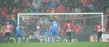 0-1. Quagliarella anotó el primer tanto desde los once metros.