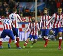 Atlético lleva al límite la tensión y pasa en penales a cuartos