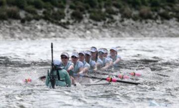 En mujeres Oxford repiti¨® la victoria de hace un a?o. Las chicas de Cambridge, estuvieron de naufragar.