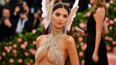 Emily Ratajkowski muestra su amor por Mallorca con un posado y en catalán