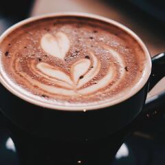 La batalla entre el café y el té a nivel mundial… y el sorprendente caso de España