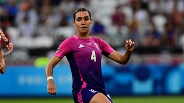 US' forward #05 Trinity Rodman (L) chases Germany's defender #04 Bibiane Schulze Solano during the women's semi-final football match between USA and Germany during the Paris 2024 Olympic Games at the Lyon Stadium in Lyon on August 6, 2024. (Photo by Olivier CHASSIGNOLE / AFP)