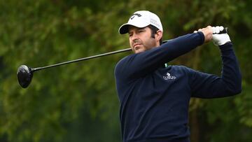 El espa&ntilde;ol Jorge Campillo golpea la bola durante el UK Championship en The Belfry.