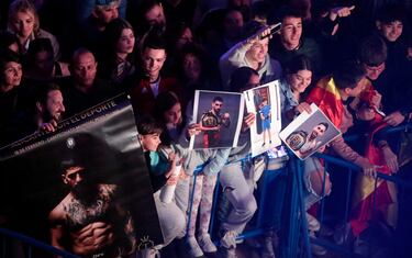 Después de proclamarse campeón del mundo del peso pluma de la UFC, Ilia Topuria es recibido por más de 8.000 aficionados en la plaza del Ayuntamiento de Alicante.
