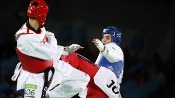 Ahmad Abughaush durante la pelea con Joel González.