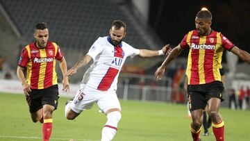 Jese of PSG between Tony Mauricio and Loic Bade of Lens during the French championship Ligue 1 football match between RC Lens (Racing Club de Lens) and Paris Saint-Germain (PSG) on September 10, 2020 at Stade Felix Bollaert in Lens, France - Photo Juan So