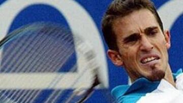 <b>ELIMINADO.</b> Alberto Martín ha caído finalmente en el torneo de Stuttgart, después de un partido muy igualado y de gan lucha, que se llevo Guillermo Cañas.