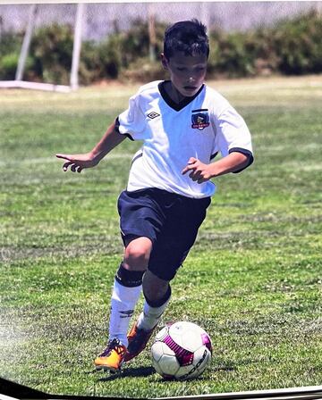 Zavala fue desechado del fútbol joven de Colo Colo debido a su estatura, pero continuó su formación como futbolista en Magallanes.