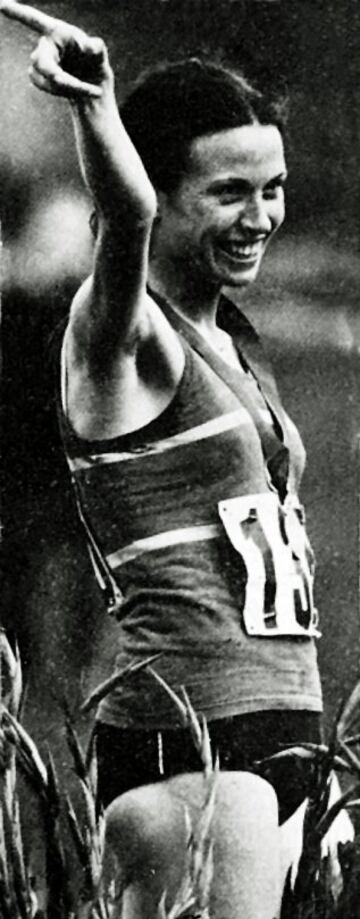 La atleta Carmen Valero se convirtió en la primera española en lograr la medalla de oro en un Mundial de cross, titulo que repetiría también en 1977