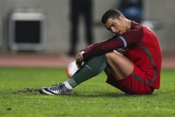 Cristiano Ronaldo se lamtenta tras fallar un penalti.