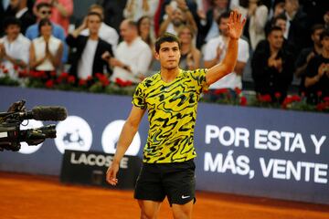 Carlos Alcaraz demostró en la final del Mutua Madrid Open que a los 20 años recién cumplidos su grado de madurez deportiva es altísimo. El número dos del mundo, que ahora tiene a tiro de un partido en Roma el número uno, venció en tres sets (6-4, 3-6 y 6-3) y 2h25 a Jan-Lennard Struff, el alemán de 33 años y 65º del mundo.