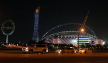 El Khalifa International Stadium es el recinto al aire libre refrigerado más grande del mundo, diseñado para que la sensación térmica en su interior sea de 26º en una zona en la que se registran temperaturas máximas de 50º en verano. 