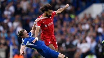Soccer Football - Premier League - Chelsea v Liverpool - Stamford Bridge, London, Britain - August 13, 2023 Chelsea's Conor Gallagher in action with Liverpool's Mohamed Salah REUTERS/Tony Obrien EDITORIAL USE ONLY. No use with unauthorized audio, video, data, fixture lists, club/league logos or 'live' services. Online in-match use limited to 75 images, no video emulation. No use in betting, games or single club /league/player publications. Please contact your account representative for further details.