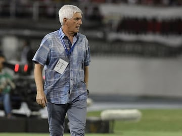 Cuando el uruguayo pasó por Unión Española ya tenía un nombre importante en Colombia, cosa que posteriormente acrecentó aún más en la liga cafetalera. Pero, en Santa Laura su estilo no fructificó y pasó dejando escaso recuerdo.