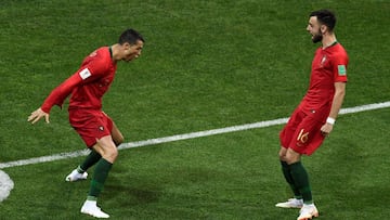 Cristiano Ronaldo celebra un gol con Bruno Fernandes.
