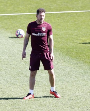 En el entrenamiento pudieron verse las novedades que presentará la lista del Atlético de cara al encuentro ante el Granada.