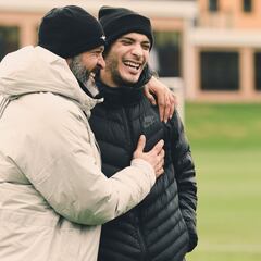 Raúl Jiménez visitó el entrenamiento de los Wolves